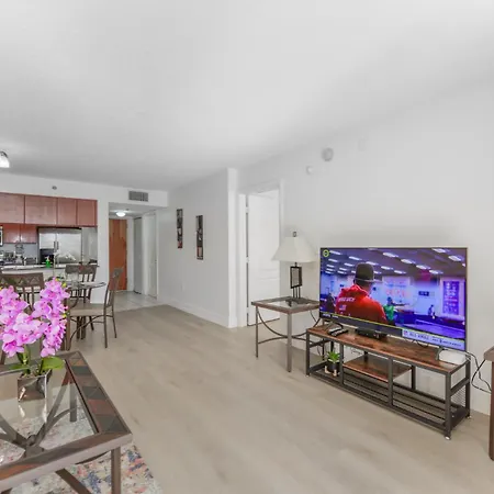 Spectacular Apartment In Heart Of Brickell